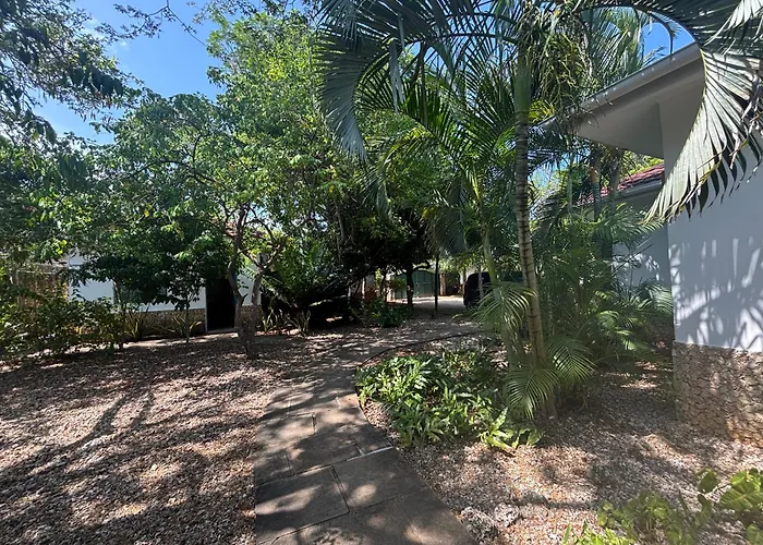 Mwanana House 3 Bedroom Villa Pool, Walk To Beach