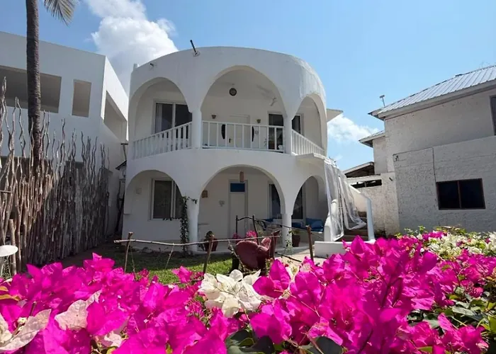 Kaleb'S Beachfront Holiday Home